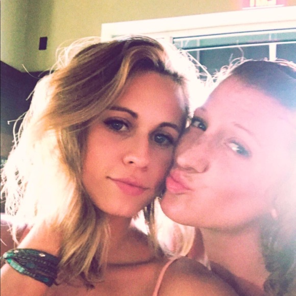 Meet your Posher, Hailey - Picture 1 of 1